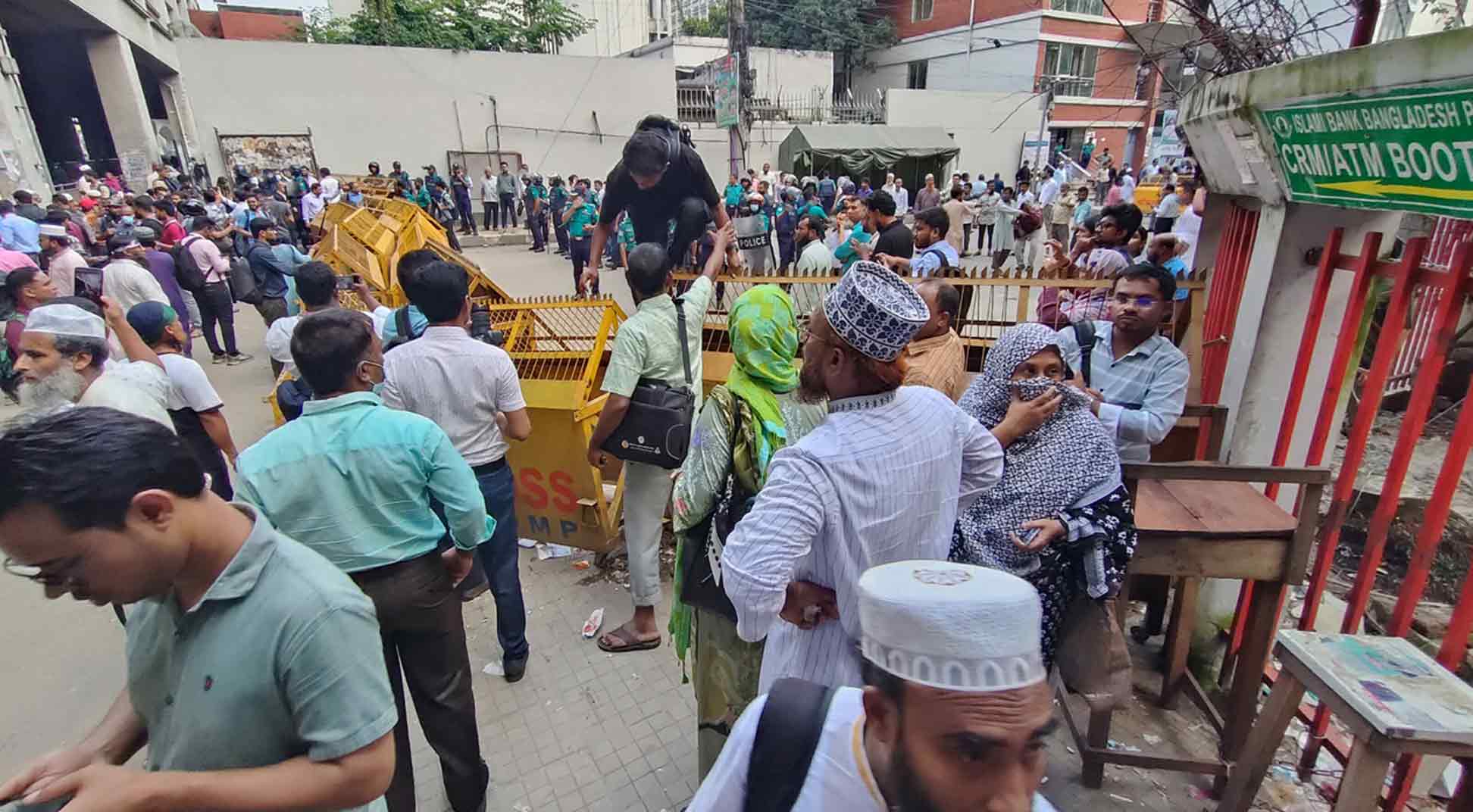 এমপিওভুক্ত শিক্ষাপ্রতিষ্ঠানে অনির্দিষ্টকালের কর্মবিরতির ডাক