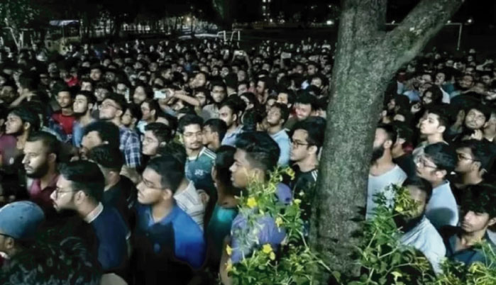 বিক্ষোভে উত্তাল বুয়েট
