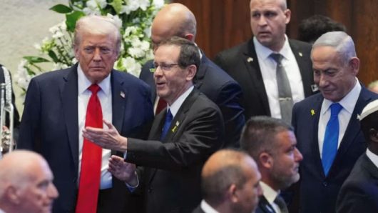 নেতানিয়াহুকে ক্ষমা করে দেওয়ার জন্য প্রেসিডেন্টকে আহ্বান জানালেন ট্রাম্প