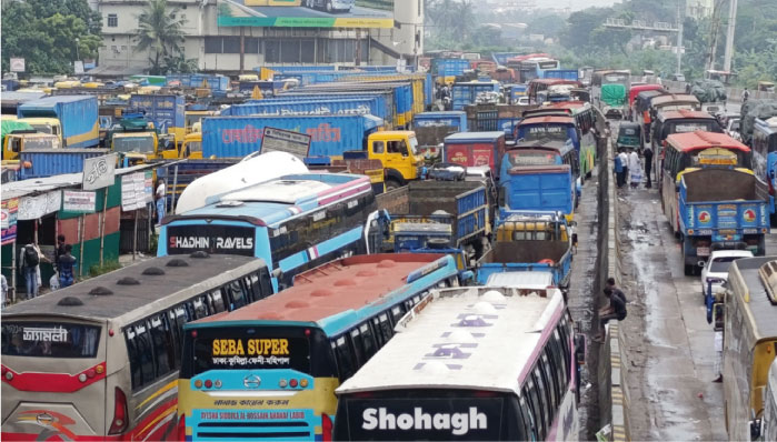 টানা চার দিনের ছুটি, ঢাকা-চট্টগ্রাম ও ঢাকা-সিলেট মহাসড়কে তীব্র যানজট