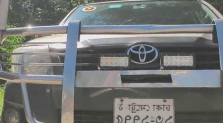 সরকারি গাড়িতে জড়ে পরীক্ষায় অংশ নিলেন এপিএস!