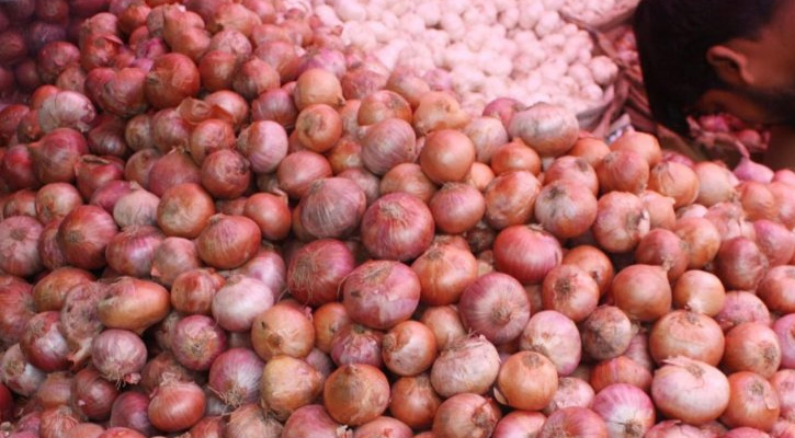 পেঁয়াজের দাম নিয়ন্ত্রণে আনতে আমদানির পথে হাঁটছে সরকার