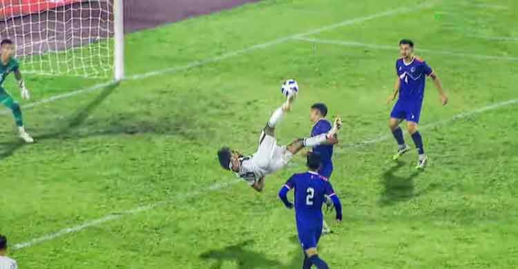 হামজার দুই গোলে এগিয়ে বাংলাদেশ