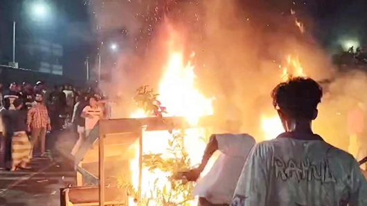 বিএনপির মনোনয়ন বঞ্চিতরা জ্বালাও পোড়াওয়ে মেতেছেন