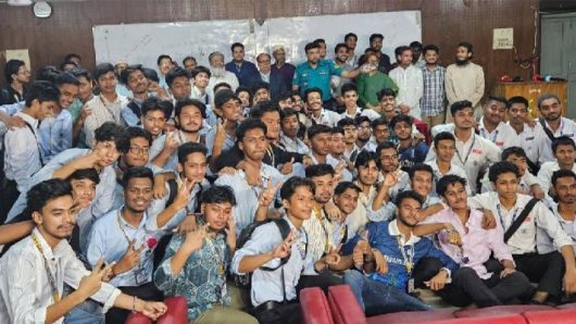 ঢাকা কলেজ ও আইডিয়াল কলেজের শিক্ষার্থীদের মাঝে শান্তির বার্তা