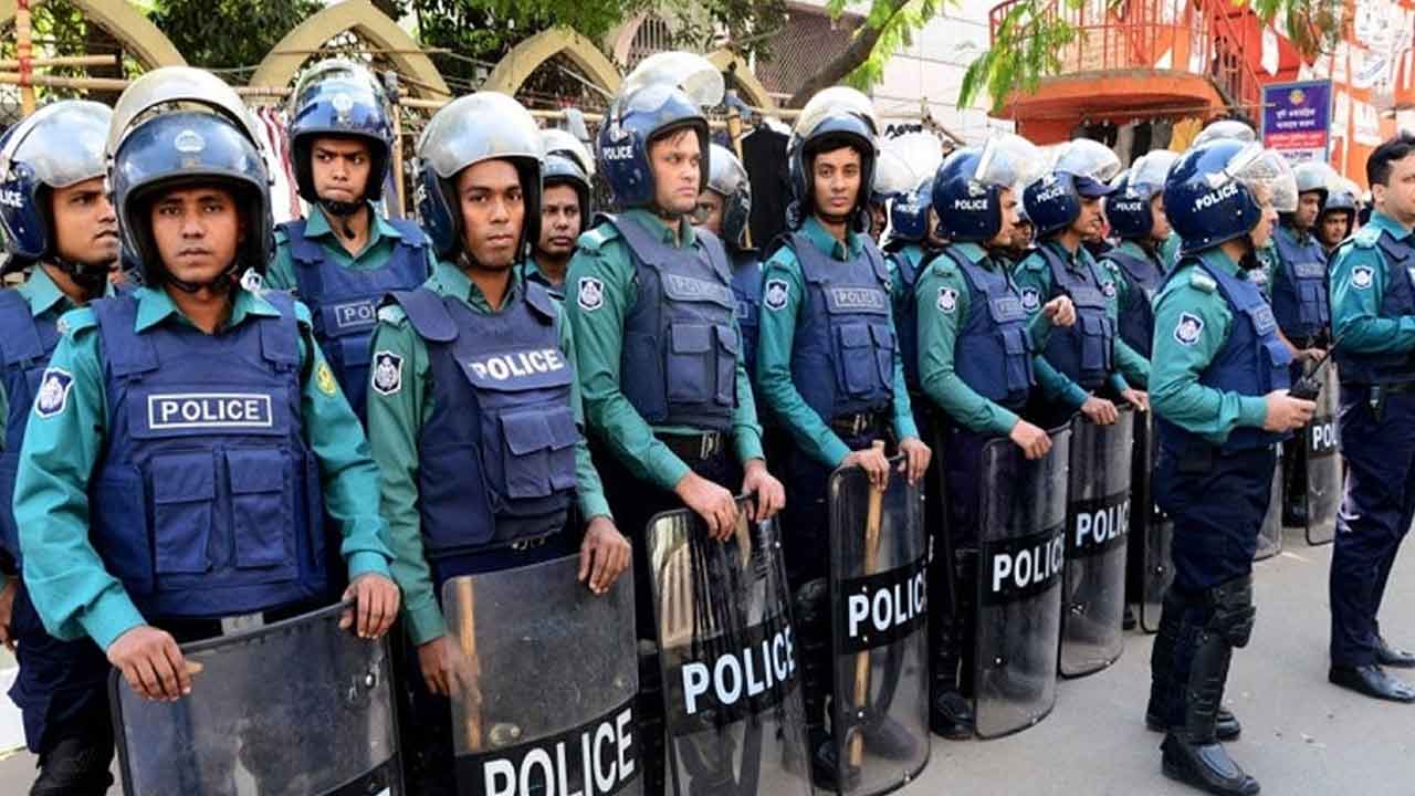 পুলিশ সদস্যদের মোবাইল ফোন ব্যবহারে নিষেধাজ্ঞা