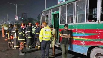 বাসে আগুন দিলো দুর্বৃত্তরা, ভেতরেই ঘুমাচ্ছিলেন চালক-হেলপার