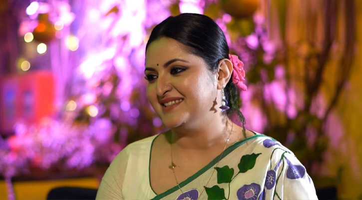 প্রশ্ন করলে অনেক কিছু বলে দিবেন পরি