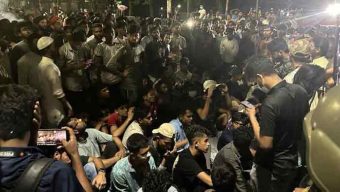 ধানমন্ডি ৩২ এর অবশিষ্ট ভাঙার দাবিতে গভীর রাতেও বিক্ষোভ