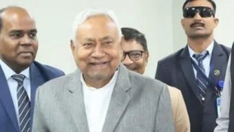 নারী চিকিৎসকের হিজাব টেনে নামানোয় তীব্র বিতর্কে বিহারের মুখ্যমন্ত্রী