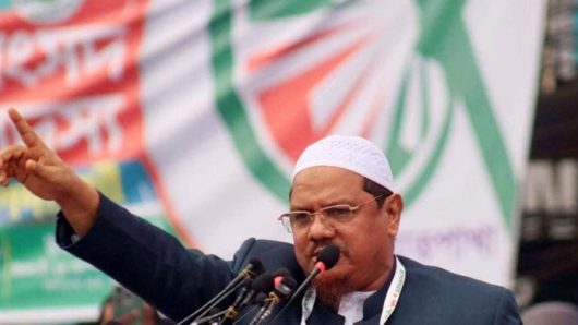 সেন্টার দখলের চিন্তা ভুলে যান: চরমোনাই পীর