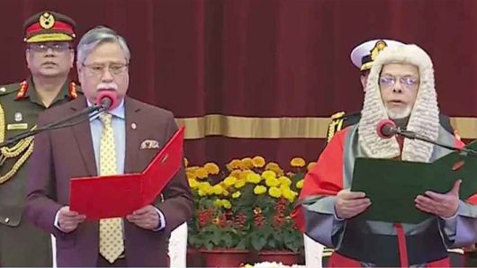 প্রধান বিচারপতি হিসেবে শপথ নিলেন জুবায়ের রহমান চৌধুরী