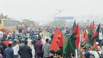 তারেক রহমানকে স্বাগত জানাতে ৩০০ ফিটে লক্ষাধিক মানুষ