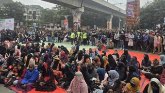 হাদির হত্যাকারীদের গ্রেপ্তার ও দ্রুত বিচার দাবিতে চলছে শাহবাগ অবরোধ