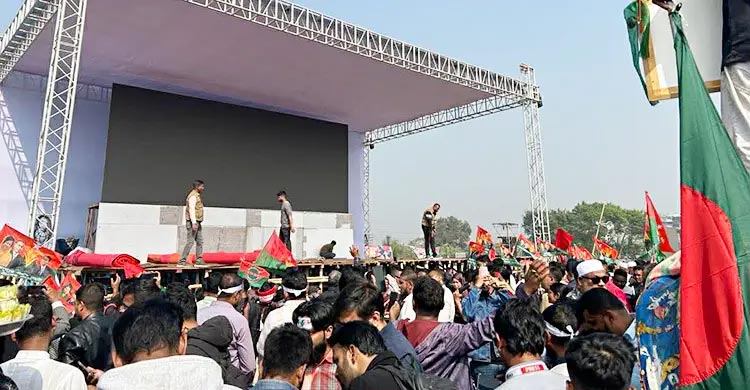তারেক রহমানের জন্য ৩০০ ফিট সড়কে বিশাল মঞ্চ