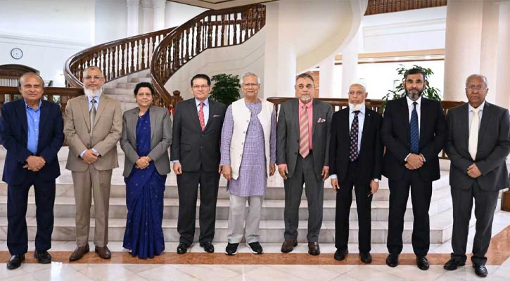 নির্বাচন ও গণভোটের প্রস্তুতি সম্পর্কে প্রধান উপদেষ্টাকে অবহিত করলেন সিইসি