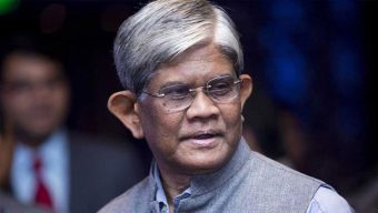 নিজ দফতরে অবরুদ্ধ অর্থ উপদেষ্টা