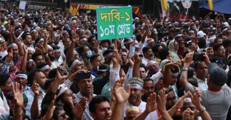 প্রাথমিক শিক্ষকদের বড় সুখবর দিলেন উপদেষ্টা