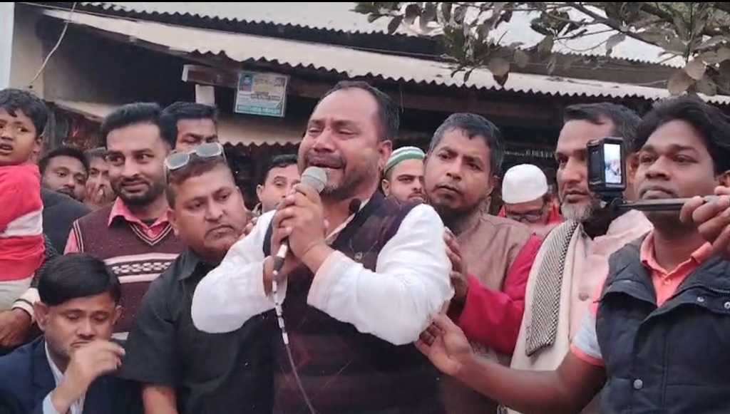 কেঁদেকেদে ও মাটিতে লুটিয়ে ভোট চাওয়ায় যুবদল নেতা শোকজ