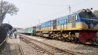 সাড়ে ১১ ঘণ্টা পর ঢাকা-সিলেট-চট্টগ্রাম রুটে ট্রেন চলাচল স্বাভাবিক