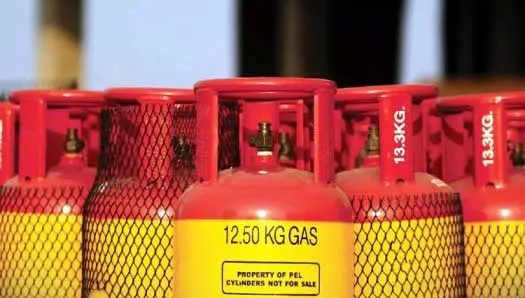 সিলিন্ডার গ্যাস বিক্রি হচ্ছে বাড়তি দামে