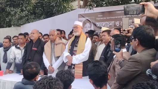 বিএনপি প্রার্থীর বিপক্ষে কথা বলতে গিয়ে তোপের মুখে কাদের সিদ্দিকী