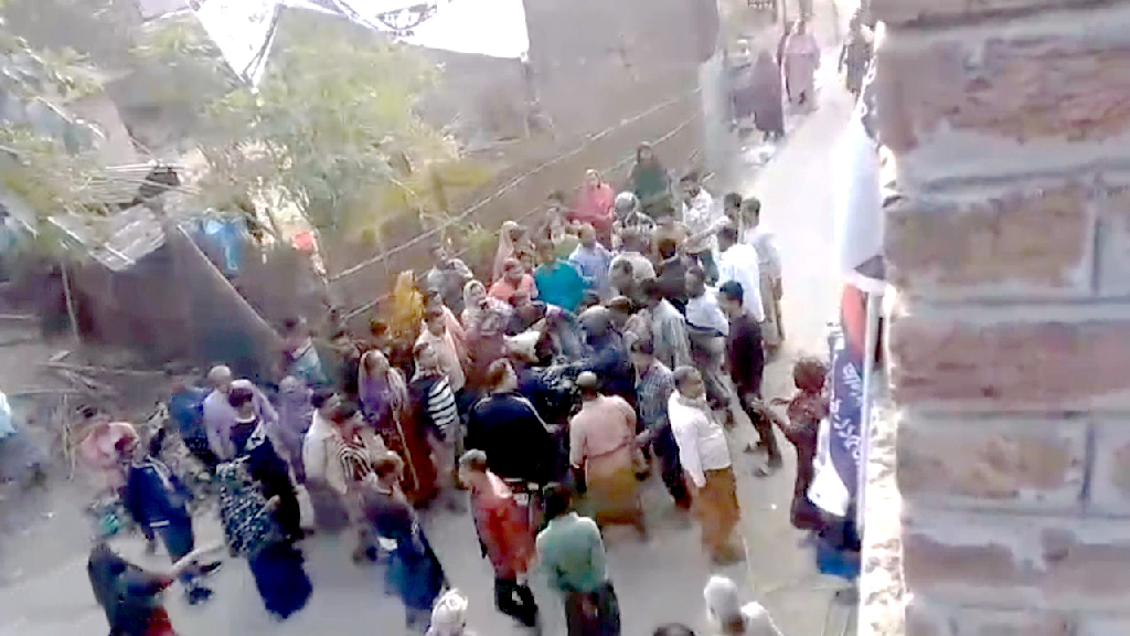 বিএনপি-জামায়াতের সমর্থকদের মধ্যে সংঘর্ষ