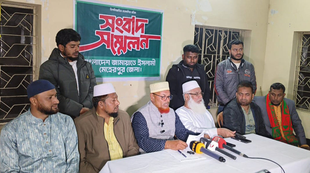 অস্ত্র সন্দেহে মালপত্রসহ জামায়াতের তিনজন আটক, পরে মুক্ত