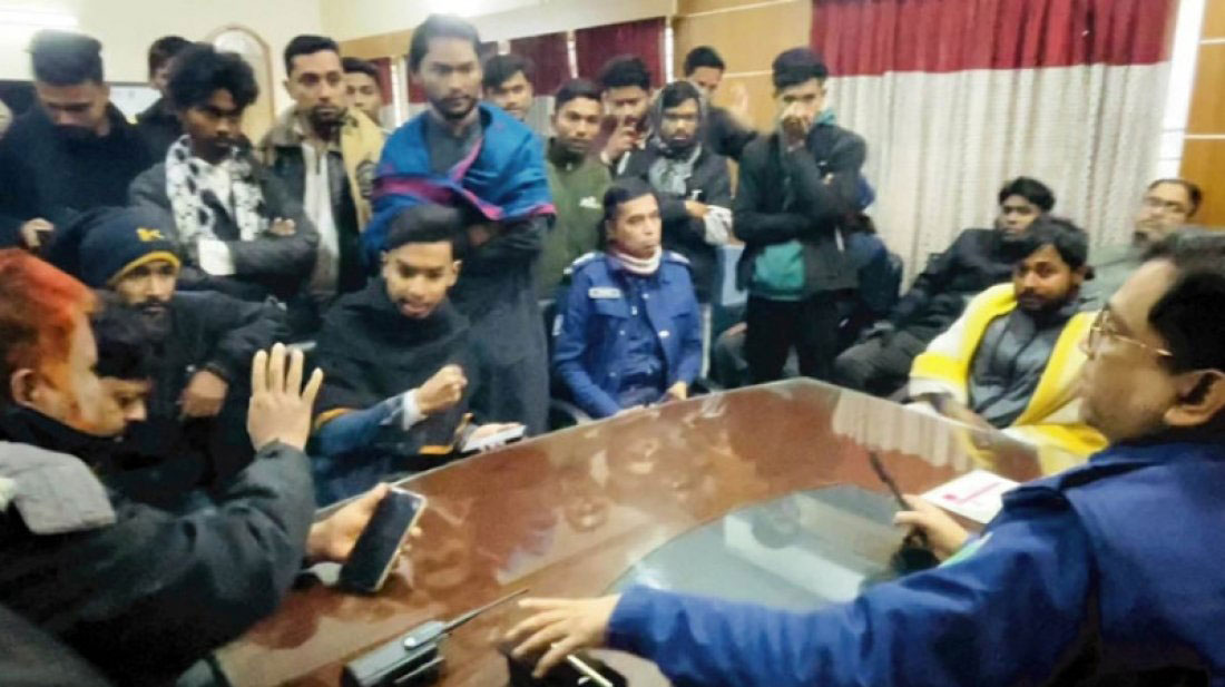 ওসিকে প্রকাশ্যে হুমকি বৈষম্যবিরোধী ছাত্র আন্দোলন কর্মীর