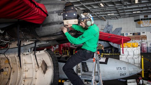 ‘বিশাল মার্কিন নৌবহর ইরানের কাছাকাছি’