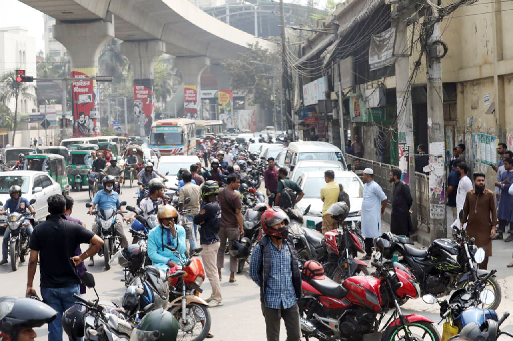 তেলের তীব্র সংকট, যানবাহনের জন্য সময় সীমা বেঁধে দিল বিপিসি